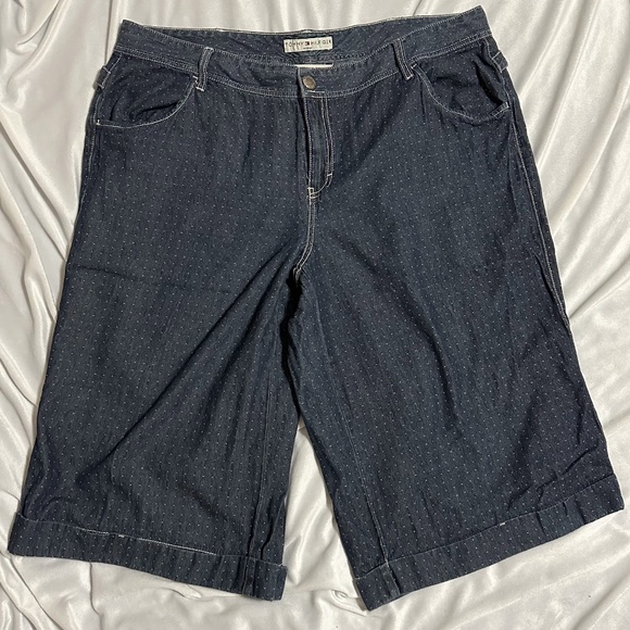 Tommy Hilfiger Woman Gaucho Fit Dotted Bermuda Style Jean Short Size 22 - Picture 1 of 8